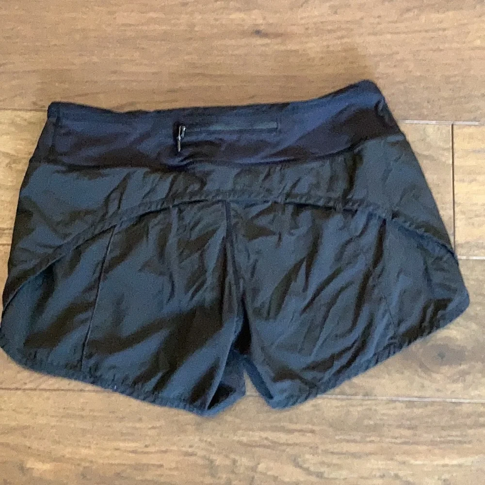 Lululemon Speed Up Shorts Lined Black 6 EUC
